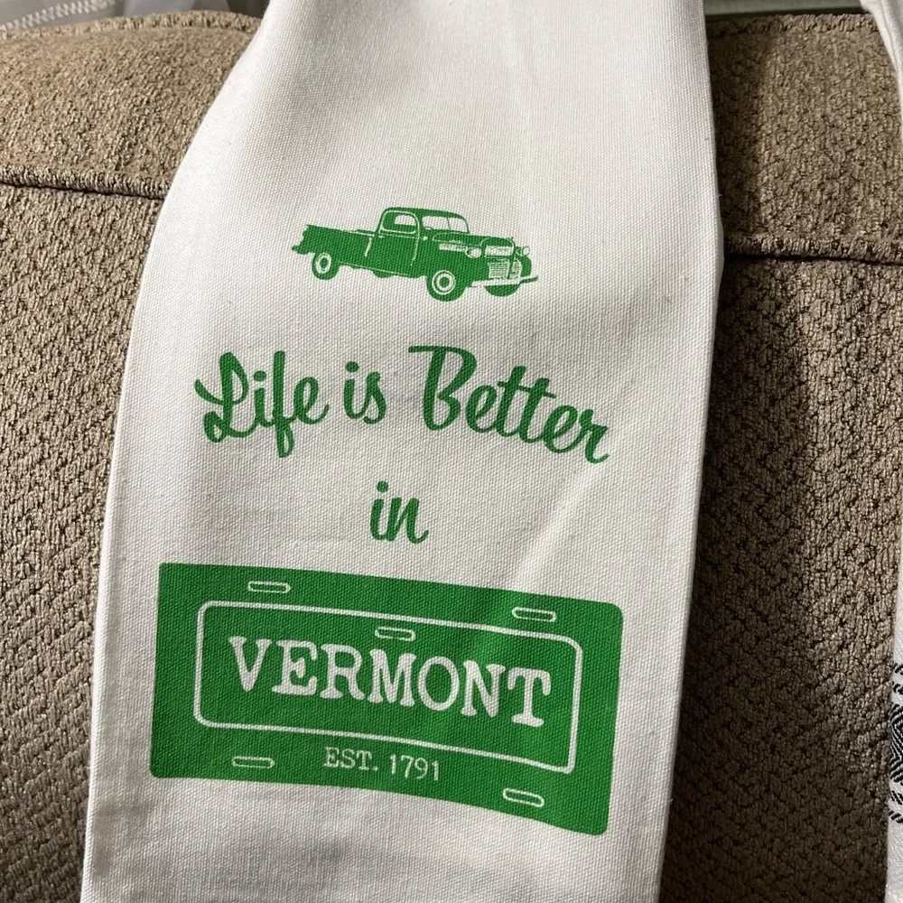 Lot of 4 tea towels.  NWOT